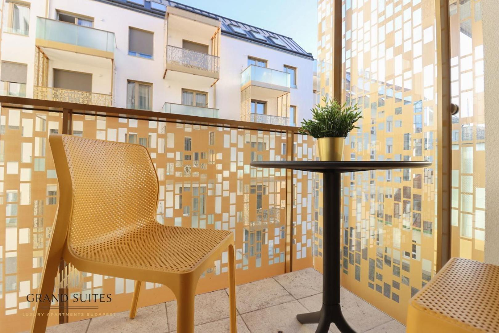 Grand Suites Central Budapest Exterior photo